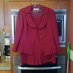 Tahari women's suit with skirt
